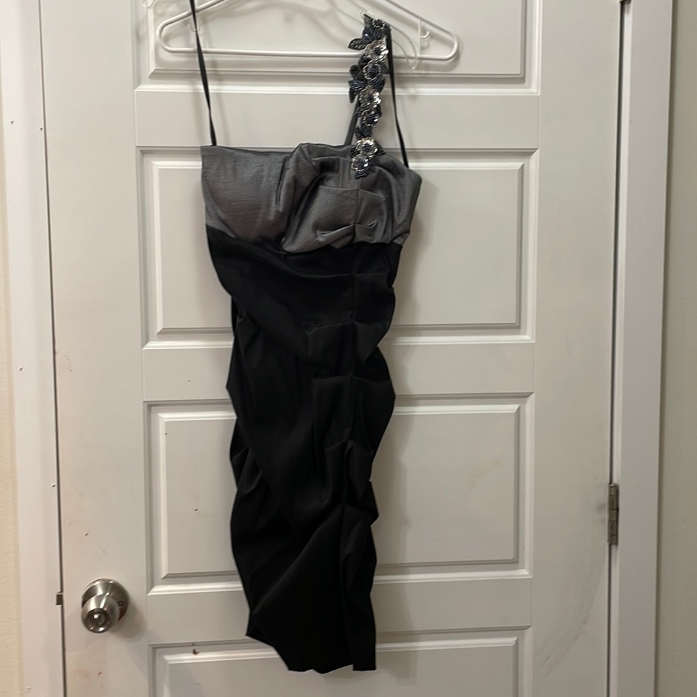 Blondie nights, one sleeve formal dress. Black and grey.